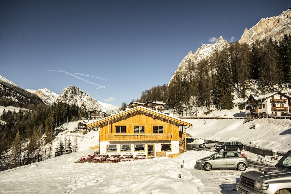 Dolomiti Lodge Alvera Cortina dʼAmpezzo Exteriör bild